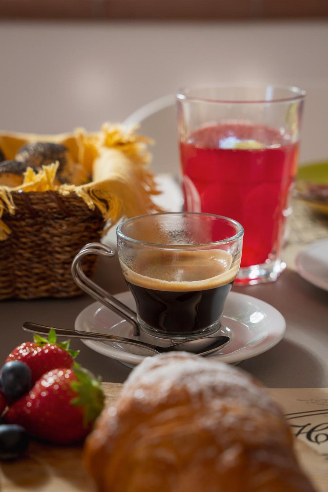 Hotel Azzurra 마리아나디피에트라산타 외부 사진