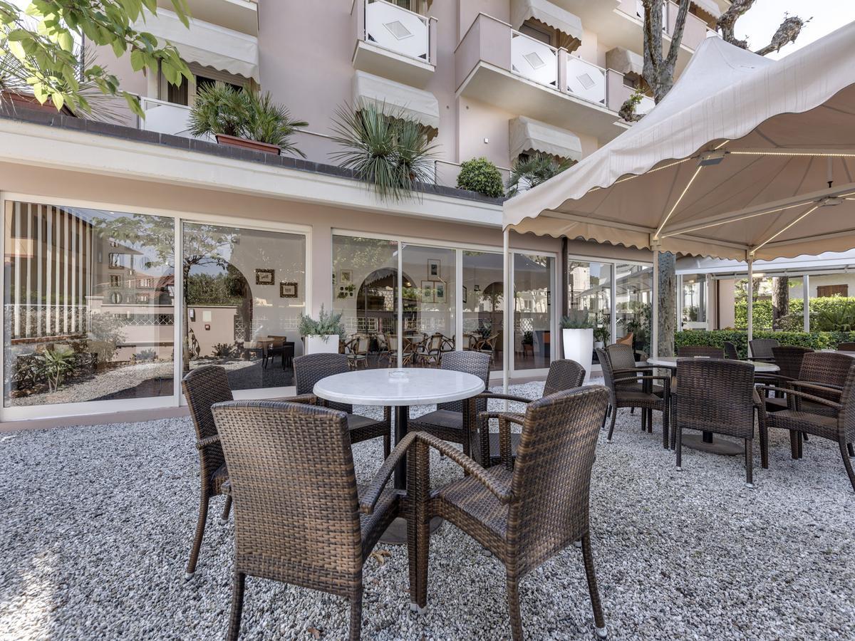 Hotel Azzurra 마리아나디피에트라산타 외부 사진